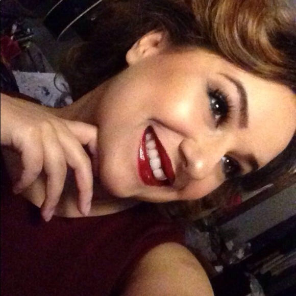 Meet your Posher, Samantha! - Picture 3 of 4